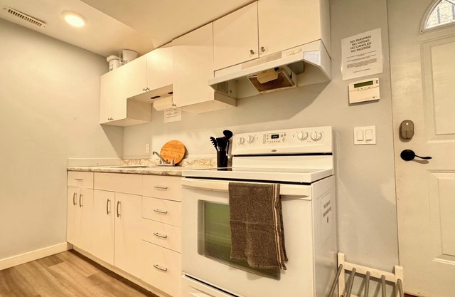 Short or Long Term | Pet Friendly | Dog Park | King Bed | Laundry | Wifi