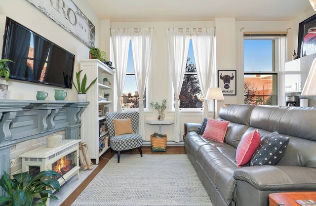 SHORT TERM RENTAL AVAILABLE *5 Day Minimum* Live like the locals!
