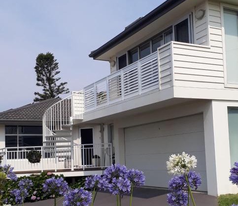 Shutters by the Sea-Sea views-Waterfront-Private- on the Coastal Walk