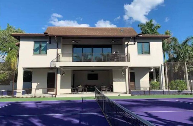 Siesta Key Sports Paradise- bball, vball, tennis, pickleball