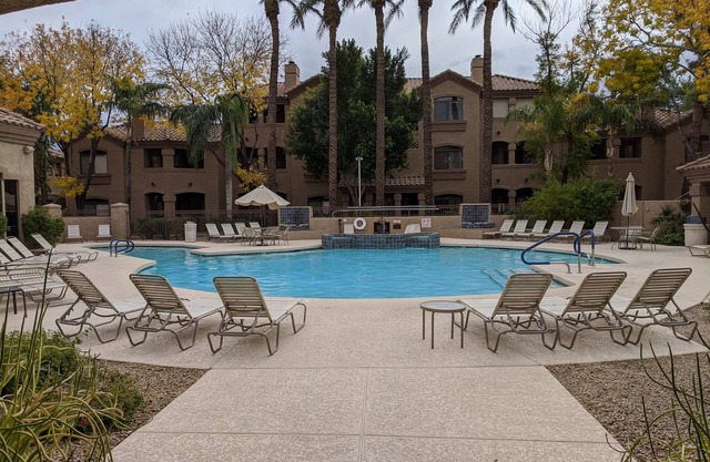 Signature Scottsdale - Clean 2 Bed 2 Bath Condo with Resort-style Amenities!