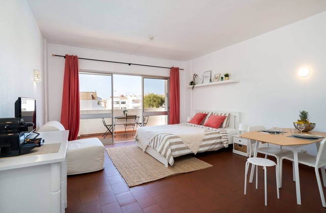 Silchoro - Charming, renovated studio with pool and AC