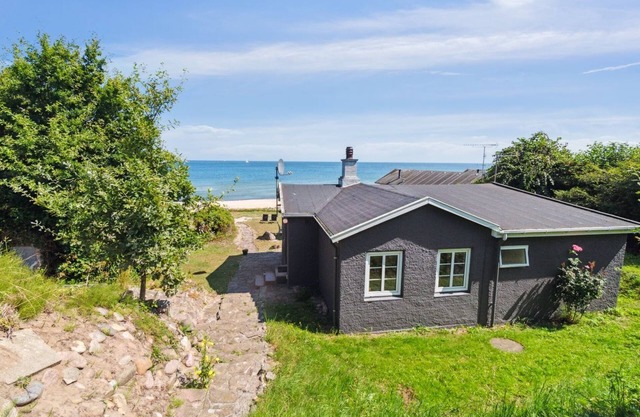 "Silke" - 10m from the sea by Interhome