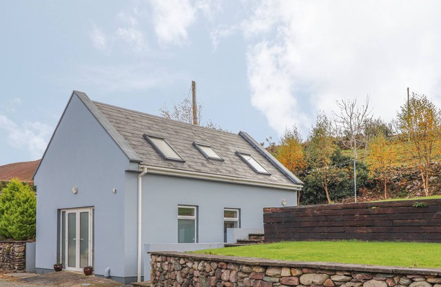 SILVER BIRCH HOUSE, country holiday cottage in Beaufort, County Kerry