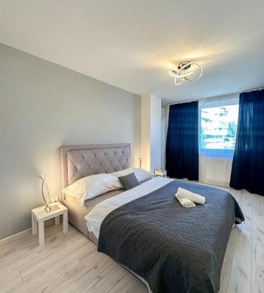 Simcity 3 I Skyline Elegance I 3BR, private parking, sunny terrace with panoramic city view 5min walk to city square