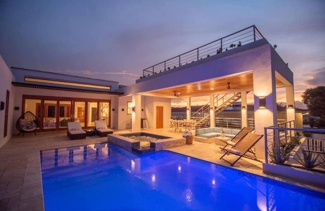 Simmerdown Villa is a spacious modern 4 bedroom house within a gated community