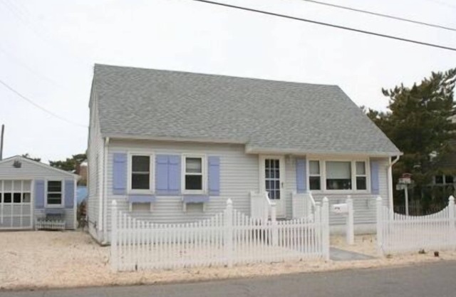 Single Family House In North Beach Estates