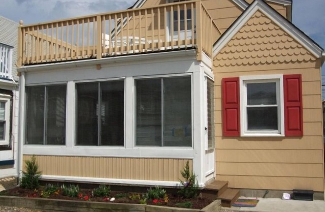 Single Family - Private, Beautiful, Comfortable, 4BR 3fulbth, 5 Min walk frm Bch