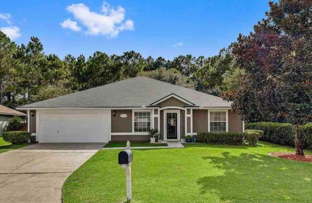 Single house: 12guests,4bds/2baths,large backyard.