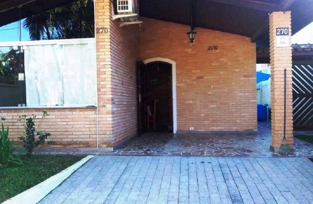 Single storey house 200m from Lázaro beach.