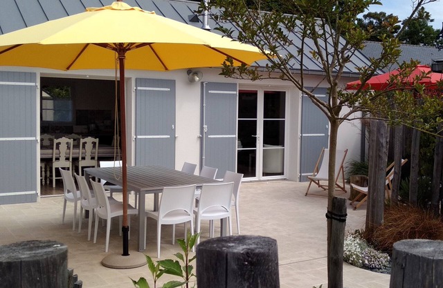 Single-storey house with enclosed courtyard