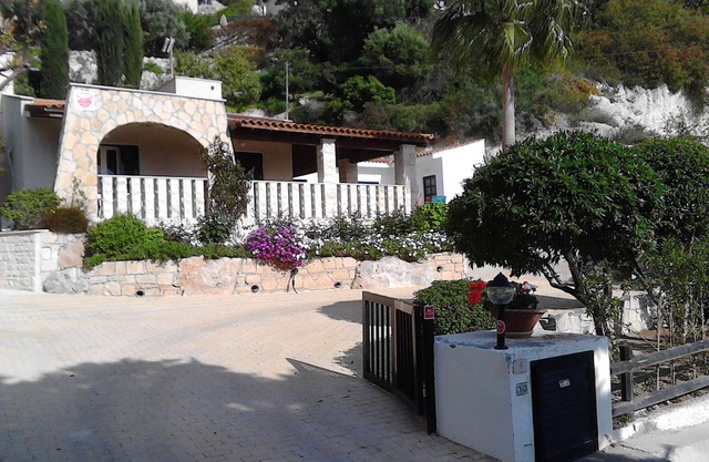 Single storey villa in Kamares Village, Tala, Paphos with private pool