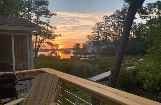 Sirena's Isle Retreat - Waterfront with private dock