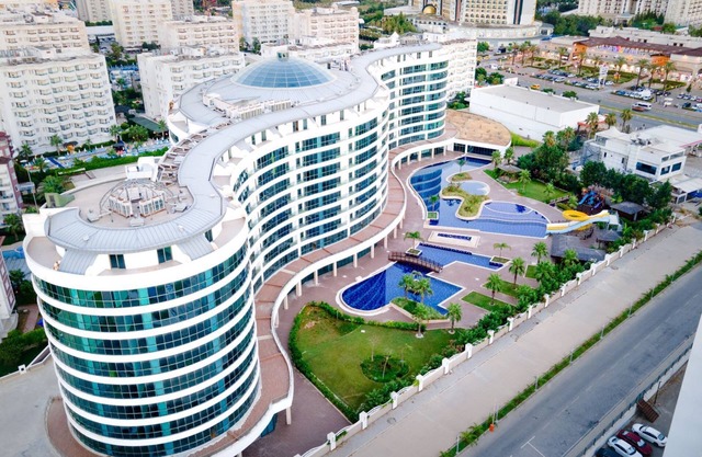 Sirius Town Residence & SPA Beautiful Pools, Full GYM, 2 mins to beach