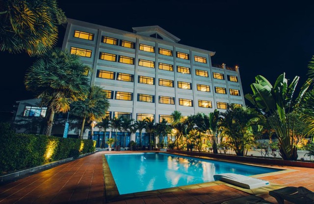 Sisombat Plaza Hotel