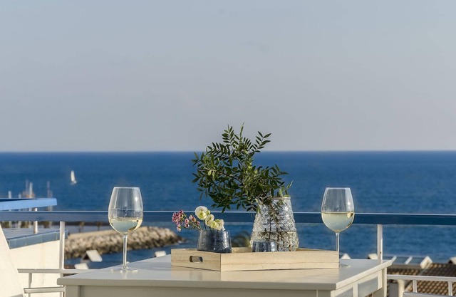 Sitges Spaces Sea View Paradise- 2 Beds/2 Baths/Terrace- Up to 6 People