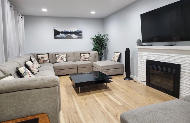 Six bedroom house near UVic.