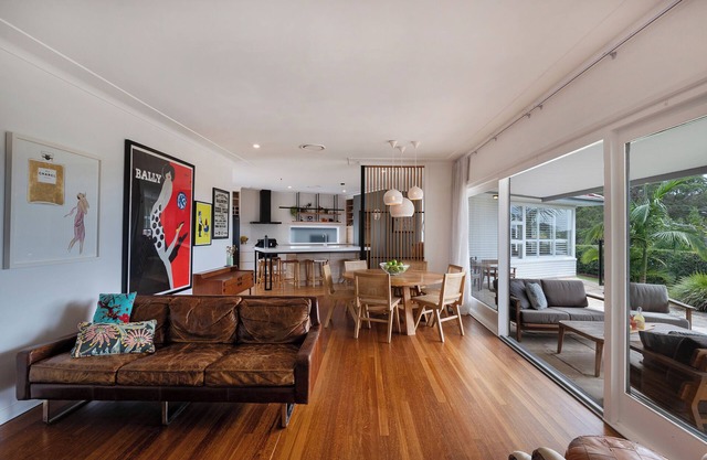 SiX Huskisson: Central Luxury Retreat, Walk to shops, restaurants & beaches