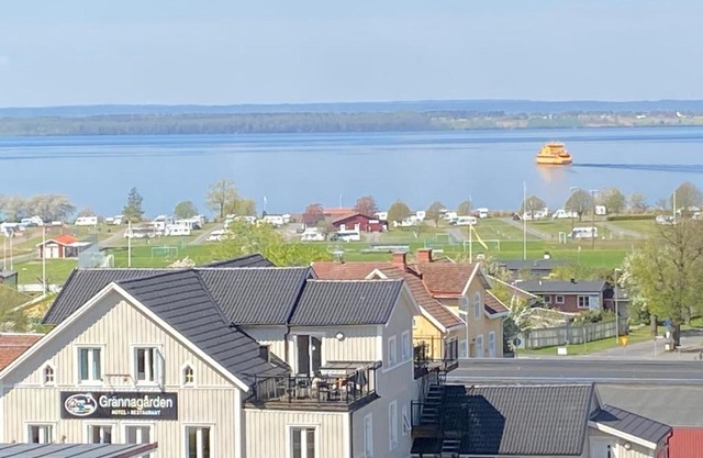 Sjöbrinken -Nyrenoverad lägenhet i centrala Gränna med utsikt över Vättern och hela Visingsö