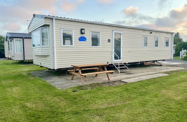Skegness - Sleeps 8 - Pet Friendly - Parking