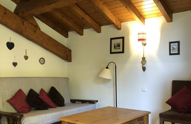Ski apartment in a chalet for 8 people in the heart of nature
