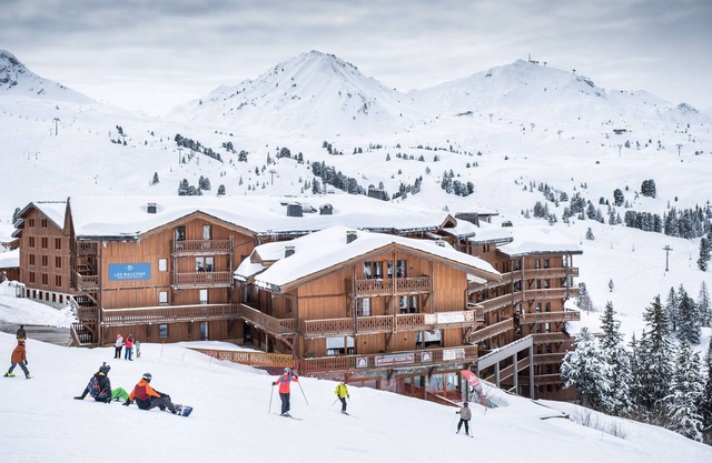 Ski aux pieds | Vue imprenable + piscine et sauna