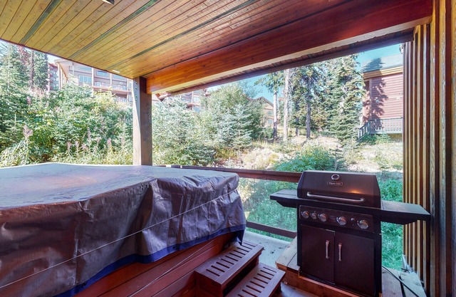 Ski-in/out home with private hot tub, pool table, and balcony views