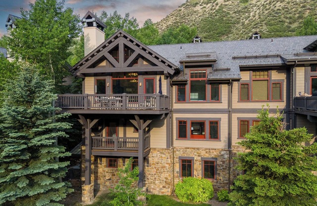 Ski in/out home in Arrowhead at Beaver Creek - private hot tub!