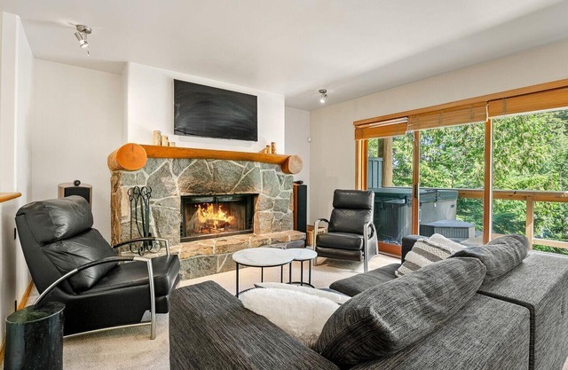 Ski-In/Out | Private Hot Tub | Garage | Parking