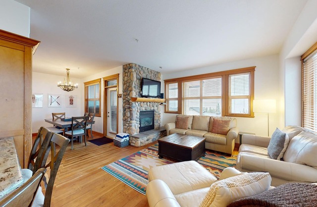Ski-in/out townhome with private mountain-view hot tub - walk to village