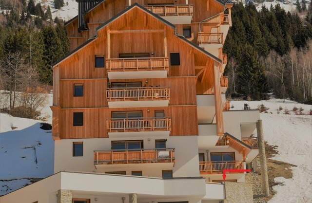Ski in, ski out apartment. Alpes D'Huez Grand Domaine