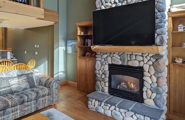 Ski-in/ski-out, mountainside townhome with fireplace, hot tub, & washer/dryer