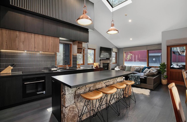 Ski In Ski Out #10 - Stunningly renovated Ski Retreat on snow - 3 Bed, 3 Bath