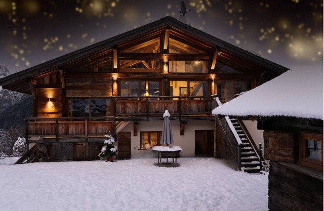 Ski-in-ski-out 4/5-bedroom chalet loft with jacuzzi in Les Houches, Chamonix