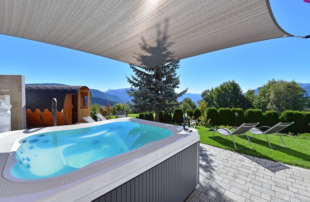 Ski-In /Ski-Out Apartment with Balcony, Sauna, & Jacuzzi; Pets Allowed, Parking Available