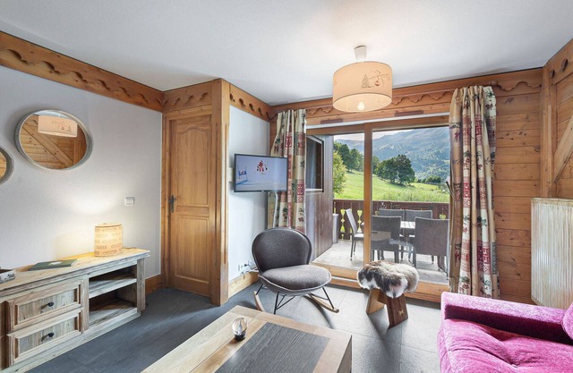 Ski-In/Ski-Out Apartment with Pool and Spa Access in Méribel Village