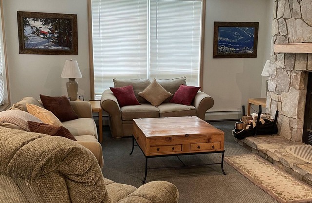 Ski-in/Ski-out Condo with central air -Seasons on Mt. Snow