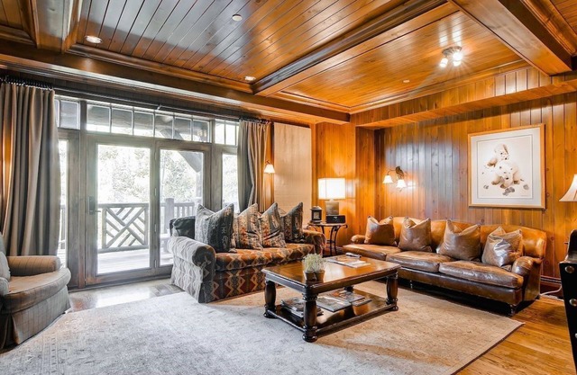 Ski-In/Ski-Out Condo with a full Kitchen