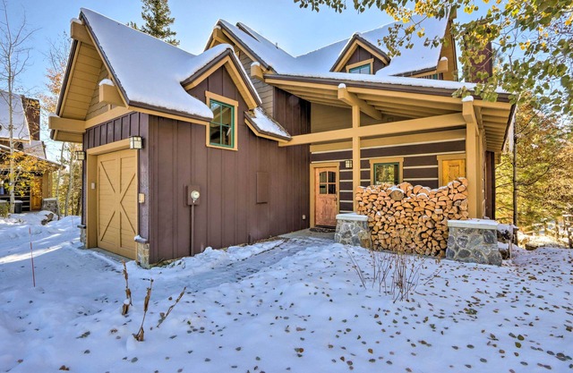 Ski-In/Ski-Out Donnelly Townhome w/Hot Tub!