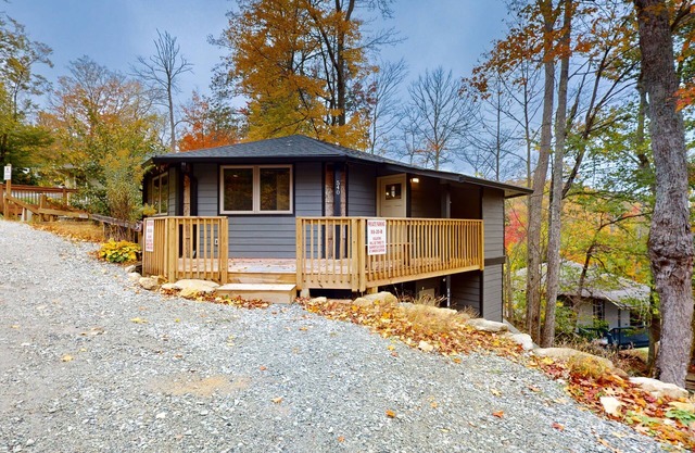 Ski-in/ski-out house with on-site golf, wood-burning fireplace, & walk to lifts