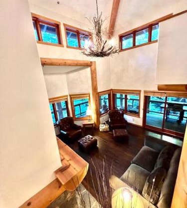 Ski In/Ski Out Luxury Home w/jacuz/fireplace