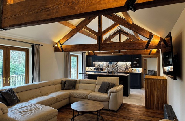 Ski lodge style chalet with hot tub and sauna
