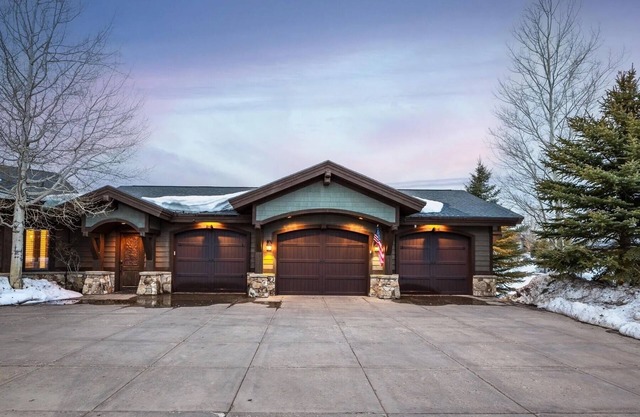 SKI SEASON AVAILABILITY! Luxury Glenwild Estate with private hot tub!