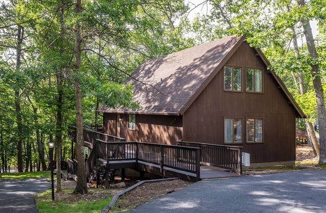 Ski Slope Views, Fireplace, Game Room & Loft Retreat