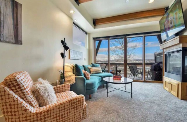 skiNewpark35: Walkable w/View, Deck, Hot Tub, Garage