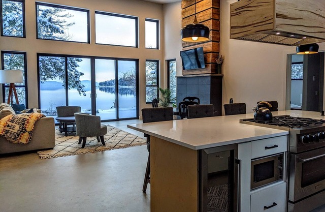 Skipping Stone Lake House, Skipping Stone Lake House