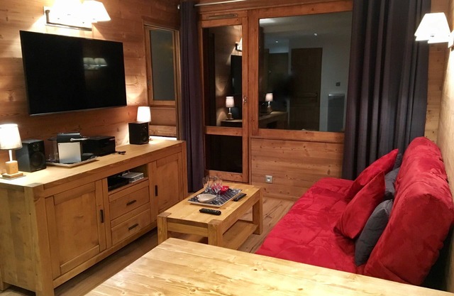 SKIS BY THE FEET- 2 ROOM/CABIN - DONE AGAIN - HIGH SPEED WIFI -CALME AND CLEAR VIEW