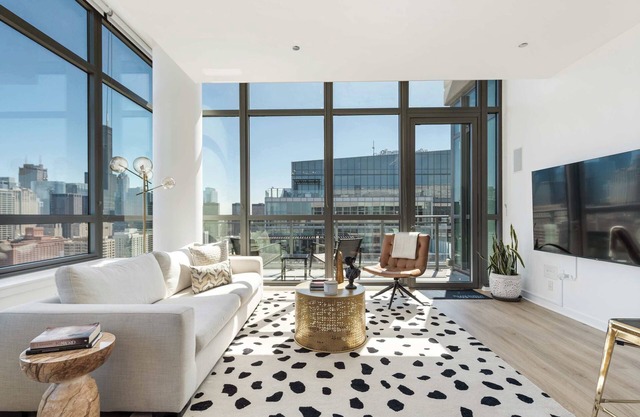 Sky-High 3BR Penthouse in West Loop