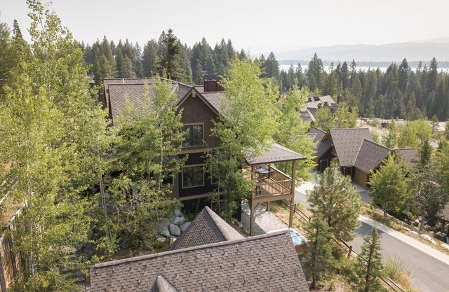 Sky High Townhome - Mountainside Townhome, private Hot Tub, Pet Friendly