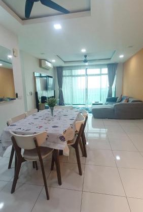 Sky Loft Premium Bukit Indah with Garden View & Nflix HBO A30